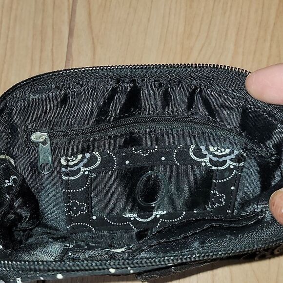 THIRTY-ONEāBLACKāANDĀ WHITEāFLORALāWALLET - Picture 5 of 8